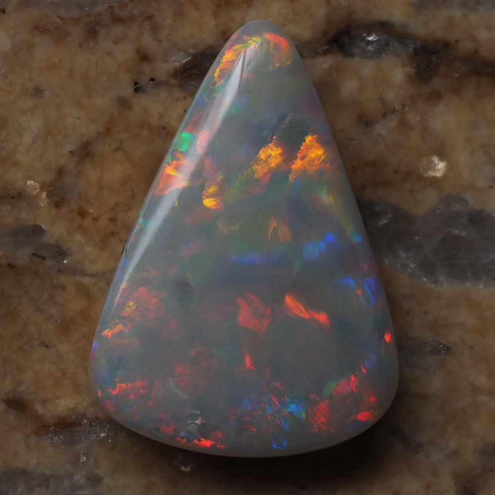产自库伯佩迪的16.80克拉 N7浅色 天然整体欧泊｜库存号288105，曼纽澳宝 Christianos Opals