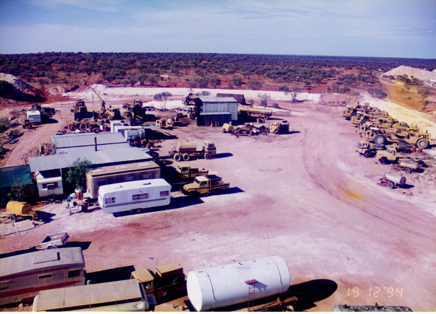 The Christianos camp at Mintabie in December 1994, caravans, sheds and machinery