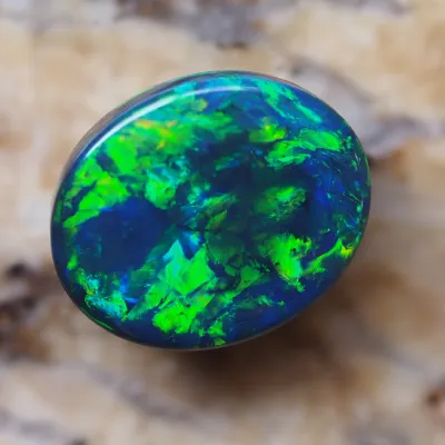 Oval black opal, 4.23 ct, from Lightning Ridge (stock #252780)