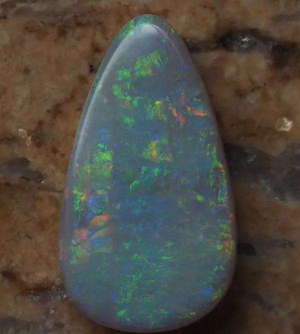 Drop-shape light opal, 15.72 ct, from Coober Pedy